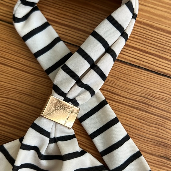 Victoria’s Secret bathing suite - Picture 3 of 4